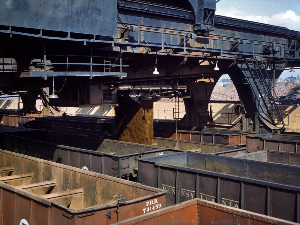 Photo showing: Iron Ore: 1943 -- Loading hopper cars, Pennsylvania R.R. iron ore docks, Cleveland, Ohio.