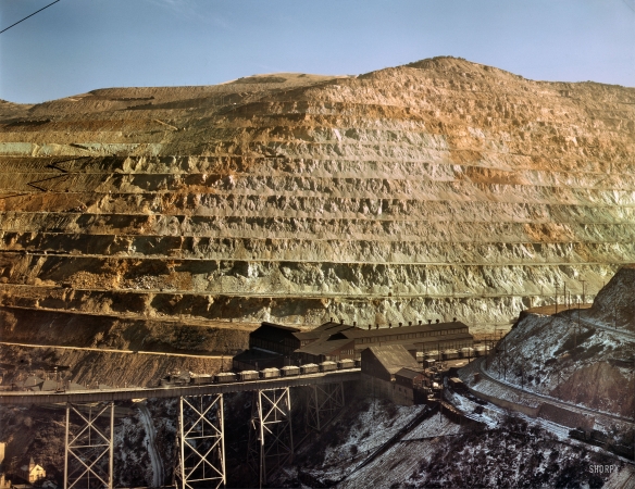 Photo showing: Open Pit: 1942 -- Bingham Canyon, Utah. Open-pit workings of the Utah Copper Company.