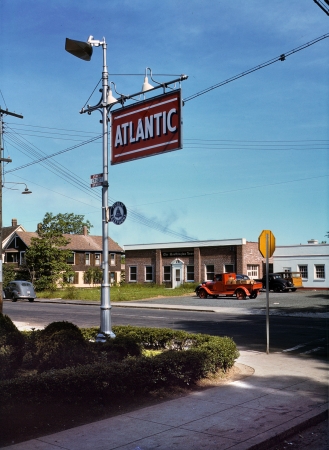 Photo showing: Atlantic Service -- May 1942. Southington, Connecticut. Offices of the Southington News.