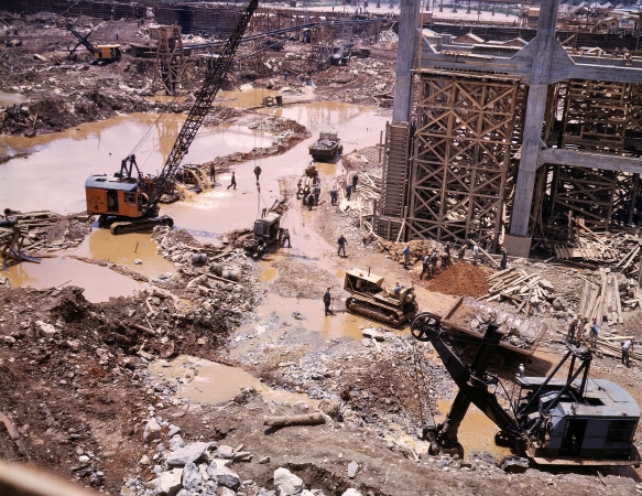 Photo showing: Douglas Dam: 1942 -- Construction work at the Tennessee Valley Authority's Douglas Dam.