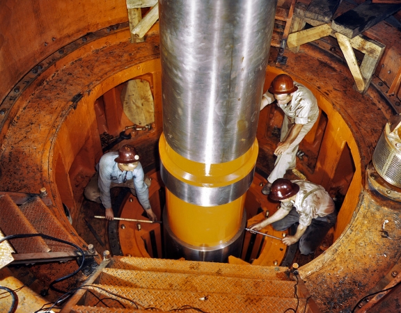 Photo showing: Watts Bar Dam -- Tennessee, June 1942. Checking a turbine shaft at the TVA hydroelectric plant.