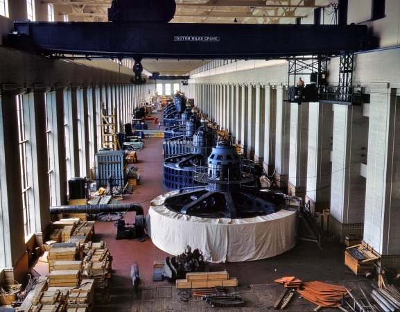 Photo showing: TVA Generators -- Generator hall of hydroelectric plant at Wilson Dam, Sheffield vicinity, Alabama, June 1942.