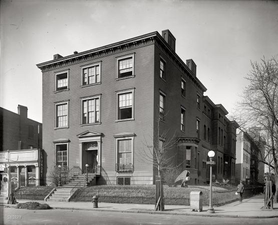 Photo showing: Big Bird Building -- E and Sixth Streets N.W., Washington, D.C., circa 1918.
