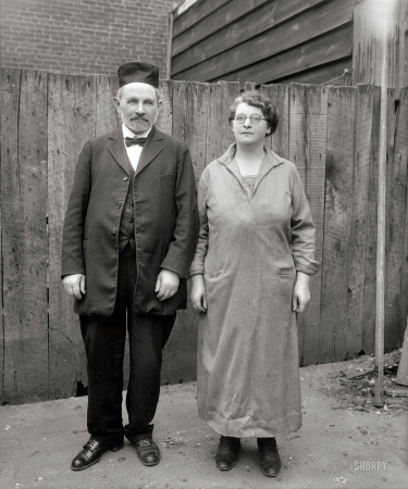 Photo showing: Mo and Mammy -- Washington, D.C., circa 1927. Al Jolson's parents. Rabbi Moses Yoelson and wife Ida, the entertainer's stepmother.