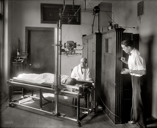 Photo showing: Early X-Ray -- Washington, D.C., circa 1920. Emergency Hospital interior. 