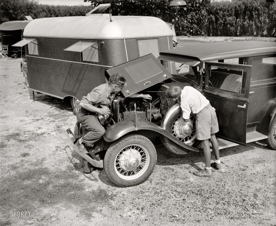 Photo showing: Trailer Camp Tune-Up -- Washington, D.C. June 4, 1937. Working on a 1931 De Vaux 6-75 sedan.