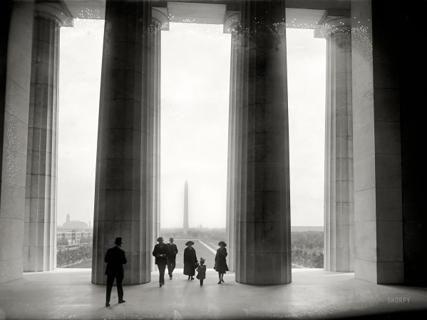 Photo showing: Washington Monuments -- The Washington Monument from the Lincoln Memorial Washington, D.C. May 5, 1922.