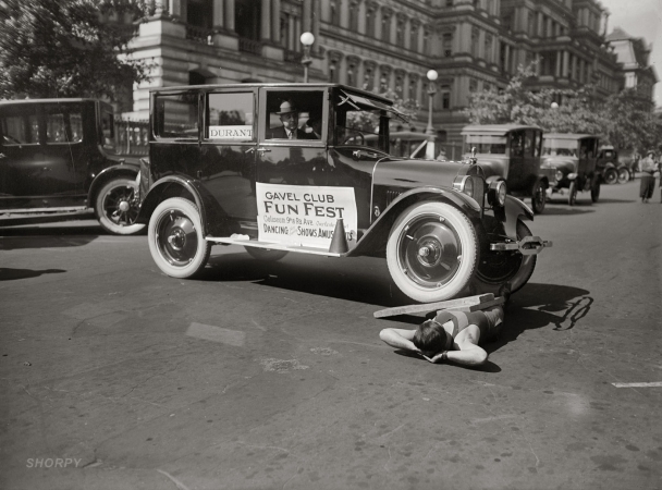 Photo showing: Pedestrian Crossing -- Washington, D.C. October 5, 1923 Miracle Strong Man Galen Gough outside the State, War and Navy building.