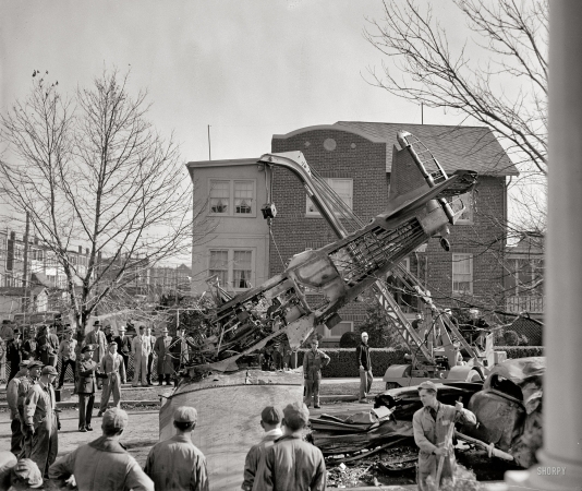 Photo showing: Plane Crash: 1938 -- November 9, 1938. Washington, D.C. The worst aerial tragedy in the history of the Capital.