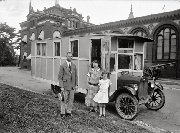 Photo showing: I Made It Myself -- September 2, 1924. Washington, D.C. Auto house of Will A. Harris of Texas.