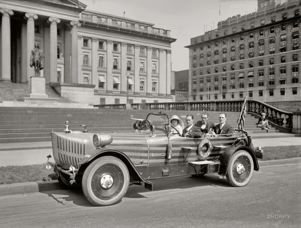 Photo showing: Budmobile -- Washington, 1924. Helen G. Sweeney, Adolph Busch, Joseph Gallegher, Henry Glyn at the Treasury building.