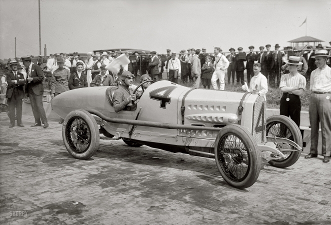 Photo showing: Packard Speedster -- Sheepshead Bay Speedway, Brooklyn, June 1, 1918. Ralph DePalma in the Packard that won the Harkness Handicap.