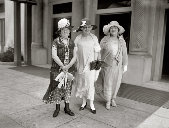 Photo showing: Fashionistas -- Washington. April 25, 1925. Mrs. H.A. Colman, Mrs. C.E. Holmes, Mrs. C.M. Busch.