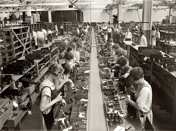 Photo showing: Radio Assembly Line -- Philadelphia, 1925. Assembling room, Atwater Kent factory.