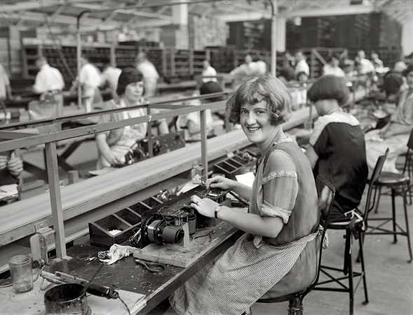 Photo showing: Mary Makes a Radio: 1925 -- Starting assembly of set Mary Ramsey, a worker at the Atwater Kent radio factory in Philadelphia.