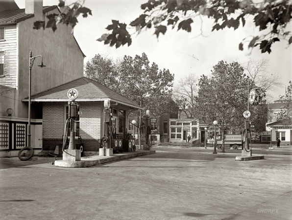 Photo showing: Classical Gas -- Washington, D.C., 1925. Texas Company, Sixth Street SW.