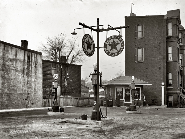 Photo showing: Texas Company -- Washington, D.C., 1925. Texas Company station, Rhode Island and New Jersey avenues.