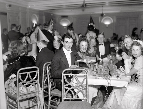 Photo showing: Happy New Year! -- Washington, D.C. New Year celebration, 1940.