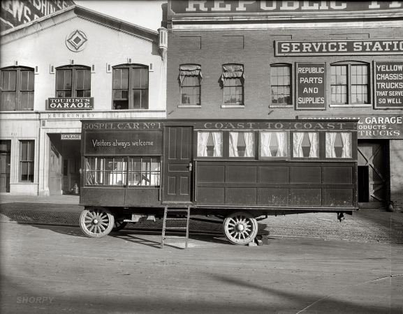 Photo showing: Holy Roller -- 1920. William Downer Auto Home, Gospel Car No. 1.