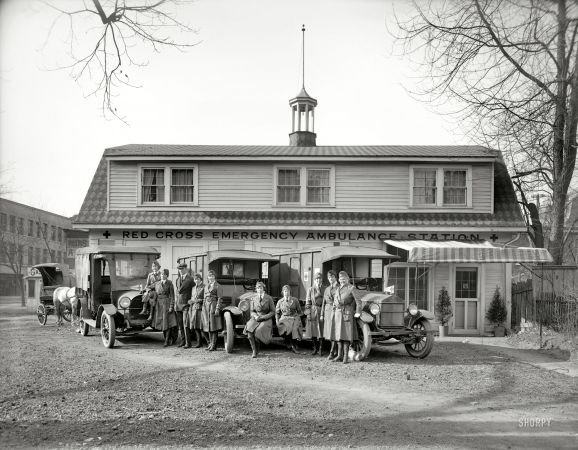 Photo showing: Ambulance Station -- Washington, D.C., circa 1919. Red Cross emergency ambulance station.