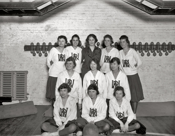 Photo showing: War Risk Basketball -- Washington circa 1919. Women of the Bureau of War Risk Insurance.