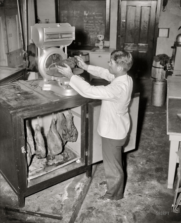 Photo showing: Pork Shrinkage -- College Park, Maryland, 1937.  Experimental rapid aging process.