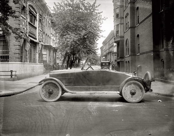 Photo showing: Hot Wheels -- Washington, D.C., circa 1920. Hudson, stolen car.
