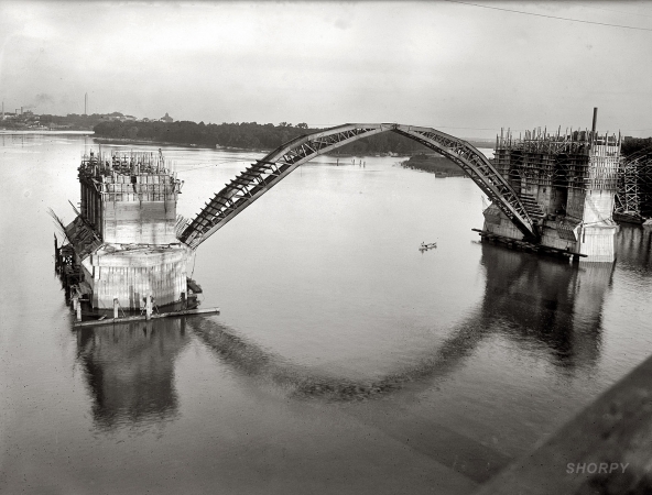 Photo showing: Key Bridge -- The Francis Scott Key Bridge over the Potomac under construction circa 1920.