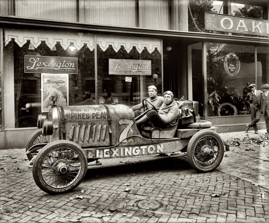 Photo showing: The Champion -- 1920 or 1921. One of two Lexington race cars that placed first and second in the 1920 Pike's Peak hill climb.