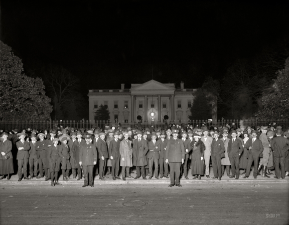Photo showing: Nightline -- Election night crowd at White House, November 1920. The chosen one was Warren Harding.