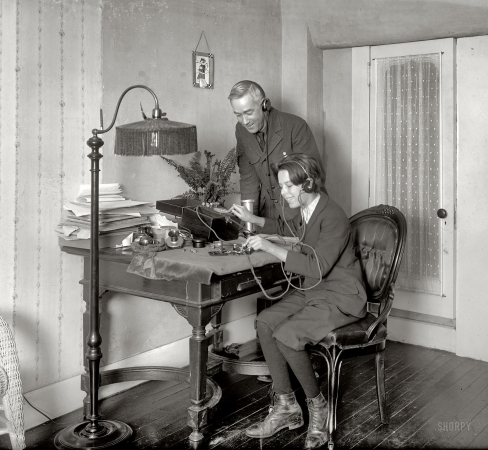 Photo showing: My Kid Knows This Stuff -- Washington, D.C., circa 1922. William Armstrong Perry.