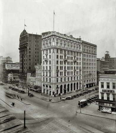 Photo showing: Evening Star -- The Washington Evening Star building at 1101 Pennsylvania Avenue, circa 1921.
