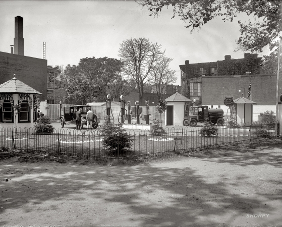Photo showing: Petroleum Panorama -- Washington, D.C., 1922. Capital Gasoline station, First Street and Maryland Avenue.