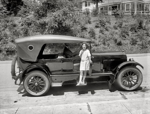 Photo showing: Fun on the Phaeton -- Washington, D.C. 1922. Miriam Battista, child star of stage and screen, at age 10.