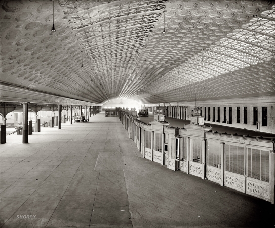 Photo showing: En Route. -- Union Station concourse, Washington, D.C., 1921.