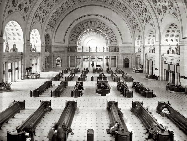 Photo showing: Union Station D.C. -- Union Station waiting room, Washington, D.C. circa 1921.
