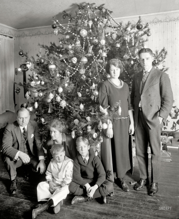 Photo showing: Merry Christmas From the Family -- Dickey Christmas tree, 1922. The family of Washington lawyer Raymond Dickey.
