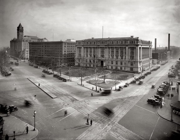 Photo showing: Ghost Town -- Municipal Building, Southern Railway, and Post Office Department, from the Willard Hotel roof.