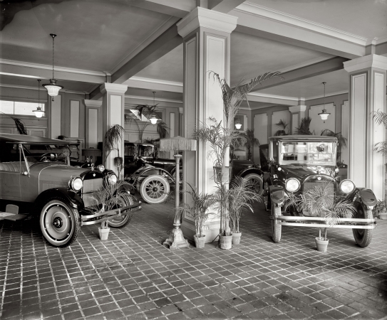 Photo showing: Green Cars: 1920 -- Reo automobile showroom in Joseph Trew's new three-story building at 14th and P Streets N.W. in Washington.