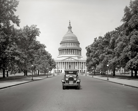 Photo showing: Capitol Paige -- The Paige, The most beautiful car in America, at the U.S. Capitol, Washington, D.C., 1923.