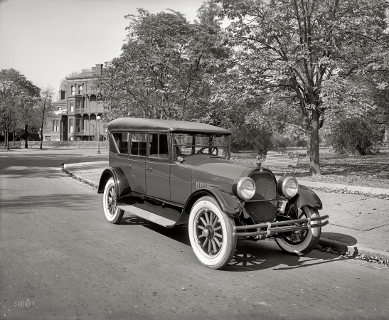 Photo showing: A Peerless Auto -- Peerless 7-Passenger Touring Phaeton, Washington, D.C., 1924.