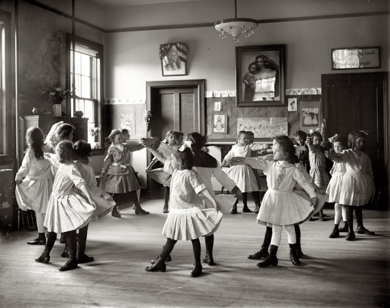 Photo showing: Ring Around the Classroom -- Washington, D.C., circa 1919. All we know is the caption Georgetown.