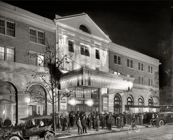 Photo showing: Knickerbocker Theatre -- Columbia Road and 18th Street N.W. Washington, D.C. October 1917.