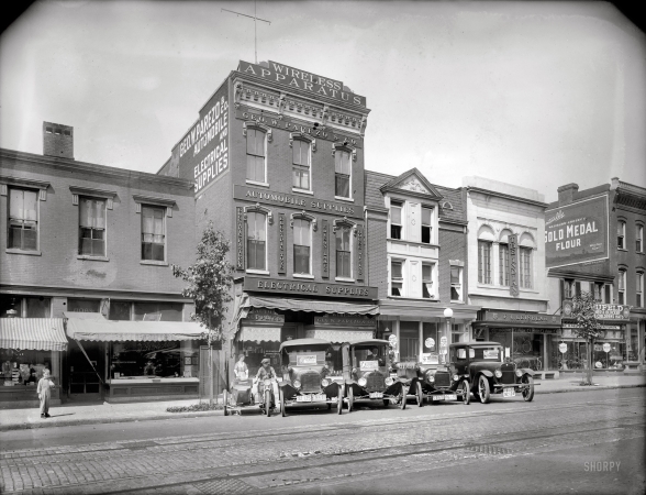 Photo showing: Wireless Apparatus -- Washington, D.C., circa 1919. George Parezo & Co., Ninth Street N.W, an early electrical appliance store.