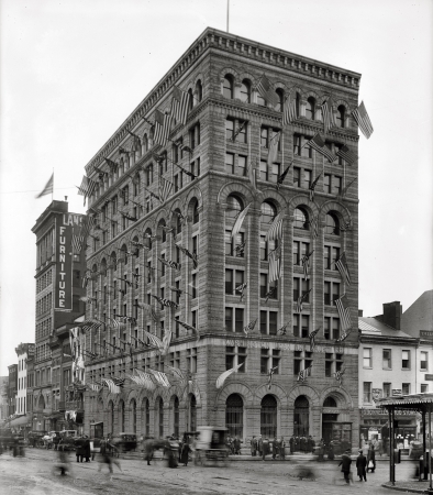 Photo showing: Stars and Stripes: 1907 -- District of Columbia. Washington Loan & Trust building, possibly on Flag Day.