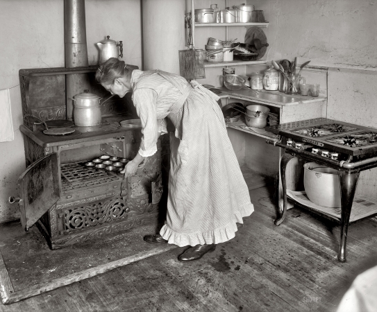 Photo showing: Grannys Kitchen -- Washington, D.C., circa 1917. Mrs. Benchert.