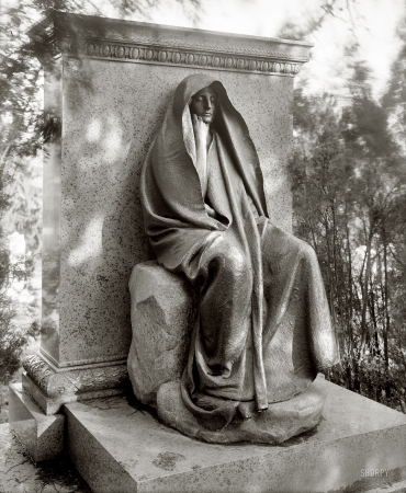 Photo showing: Bronze Grief -- Rock Creek cemetery, Washington, D.C., circa 1915. Grief monument, by sculptor Augustus Saint-Gaudens.