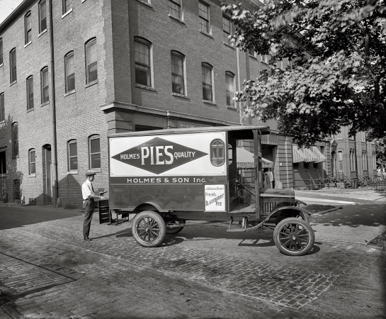 Photo showing: Pie Patrol -- Washington circa 1920. Holmes Bakery truck. Ford Motor Co.
