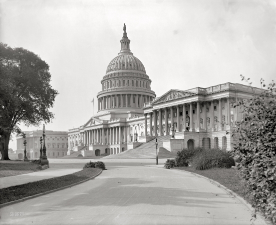 Photo showing: The Capitol -- \U.S. Capitol, East Front, Washington, D.C. circa 1915. 