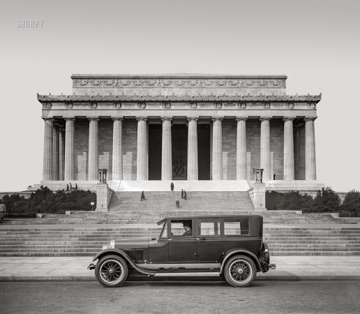Photo showing: The Great Transportator -- Washington, D.C., circa 1926. Ford Motor Co. -- Lincoln at Lincoln Memorial.